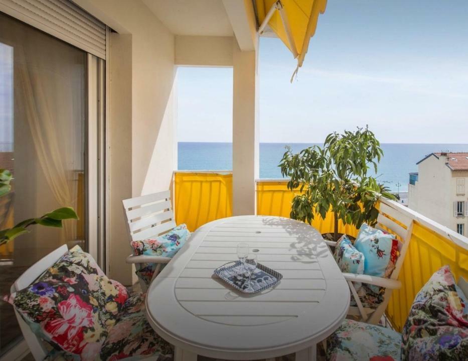Stunning 2 Bed Flat Nice Front Of The Beach Seaview Apartment Exterior photo